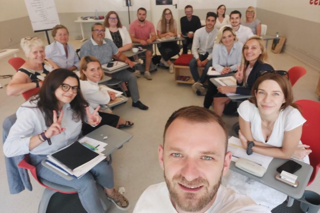 Image for the article named The first generation of students of the ohma Oradea hospitality academy took the final exam, consisting of preparing the opening of a hotel or restaurant
